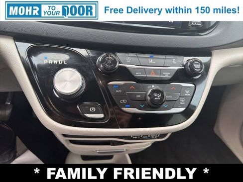 Used 2022 Chrysler Pacifica Touring-L FWD image 20