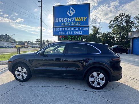 Used 2019 Porsche Cayenne AWD/4WD image 2
