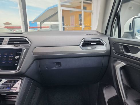 Used 2024 Volkswagen Tiguan SE AWD/4WD image 32