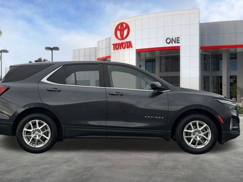 Used 2022 Chevrolet Equinox LT w/ Driver Convenience Package image 3