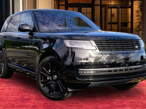 Used 2023 Land Rover Range Rover SE image 2