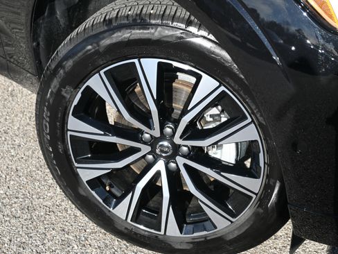 Used 2025 Volvo XC60 B5 Plus w/ Climate Package image 27