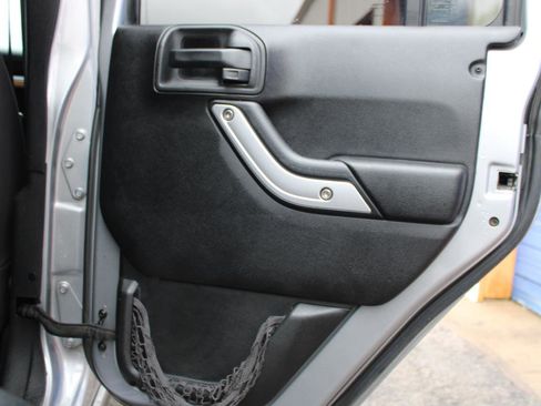 Used 2013 Jeep Wrangler Unlimited Rubicon w/ Dual Top Group image 39