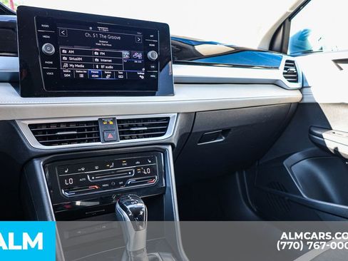 Used 2025 Volkswagen Taos SE FWD image 38