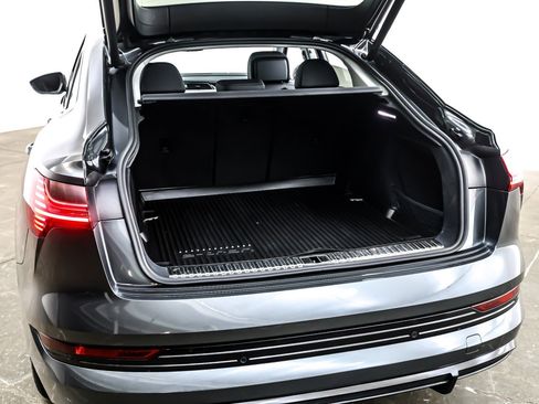 Used 2022 Audi e-tron Premium w/ Convenience Plus Package image 24