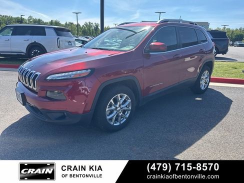 Used 2016 Jeep Cherokee Latitude w/ Cold Weather Group FWD image 2