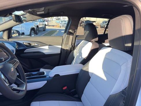 New 2026 Chevrolet Equinox EV LT image 15