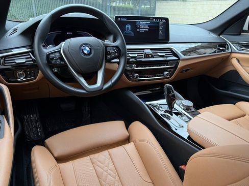 Certified 2023 BMW 530e w/ Convenience Package image 29