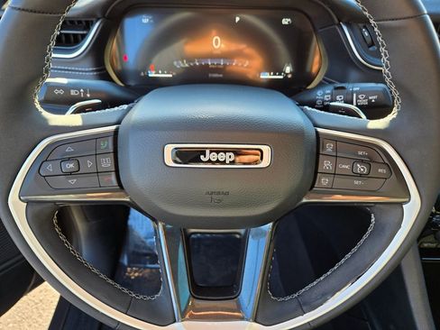 Used 2023 Jeep Grand Cherokee L Laredo image 20