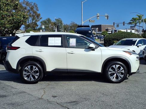 Used 2022 Nissan Rogue SV FWD image 5