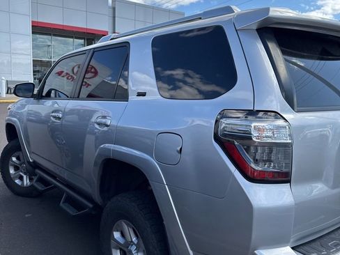 Used 2015 Toyota 4Runner SR5 AWD/4WD image 4
