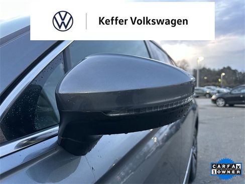 Used 2020 Volkswagen Tiguan SE image 10