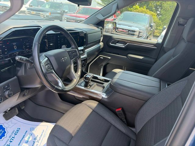 Used 2024 Chevrolet Silverado 1500 LT Trail Boss w/ Convenience Package II AWD/4WD image 17