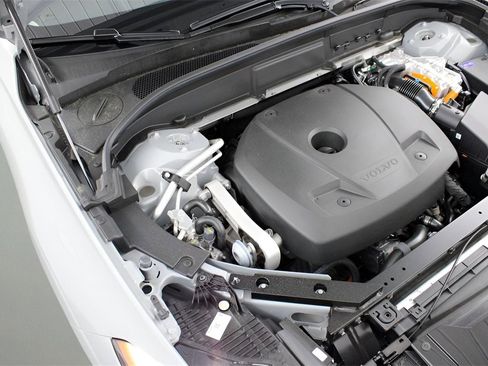 New 2025 Volvo XC60 T8 Ultra w/ Protection Package Premier image 26