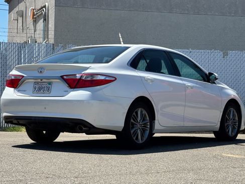 Used 2015 Toyota Camry SE FWD image 3