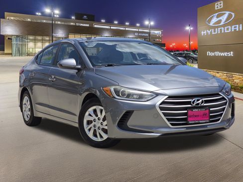 Used 2017 Hyundai Elantra SE FWD image 3