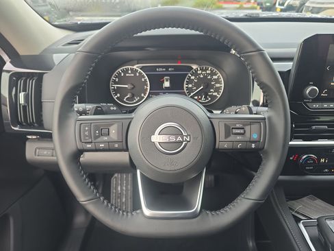 New 2025 Nissan Pathfinder SV image 15