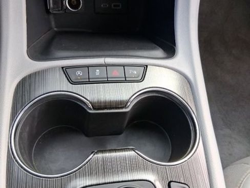 Used 2023 GMC Acadia SLT image 19