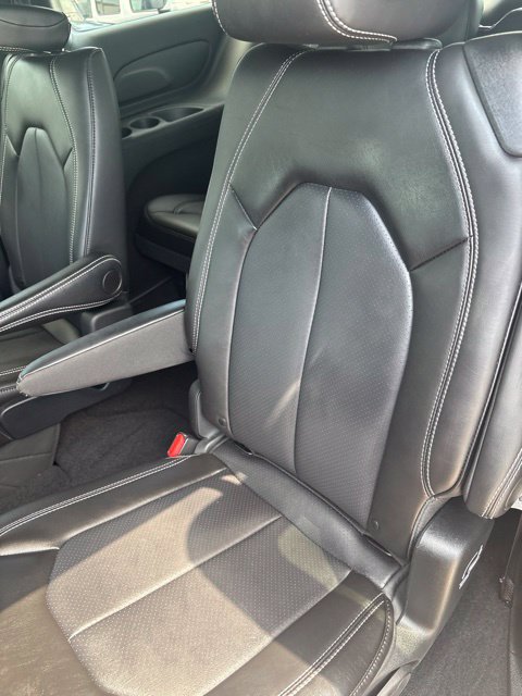 Used 2025 Chrysler Pacifica Select AWD/4WD image 17