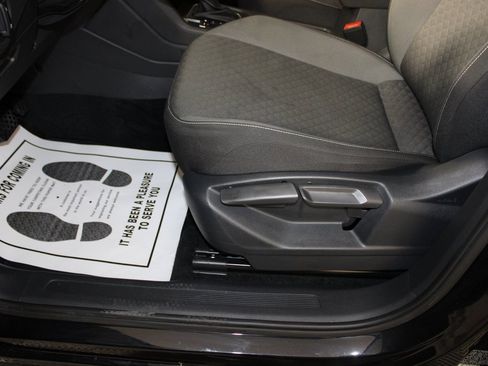 Used 2021 Volkswagen Tiguan S image 8