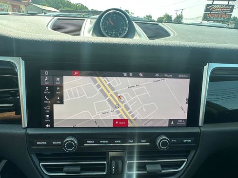 Used 2019 Porsche Macan AWD/4WD image 12