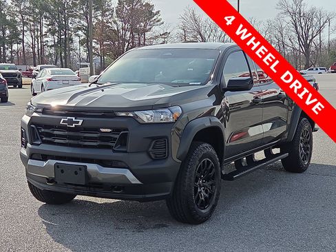 Used 2024 Chevrolet Colorado Trail Boss w/ Advanced Trailering Package image 2