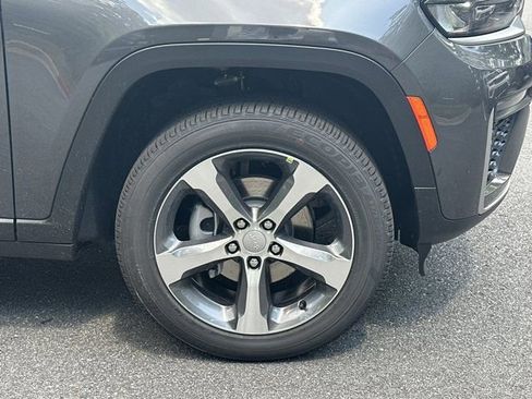 New 2026 Jeep Grand Cherokee Limited RWD image 12