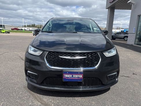 Used 2023 Chrysler Pacifica Touring-L FWD image 11