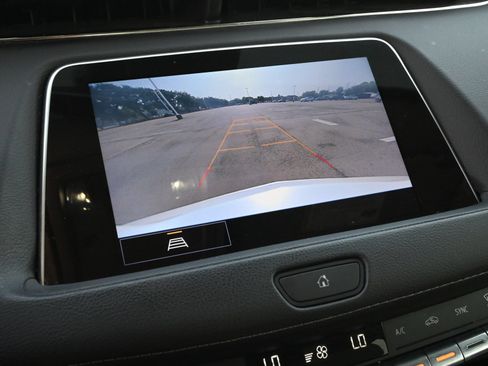 Used 2023 Cadillac XT4 Luxury w/ Cold Weather Package FWD image 13