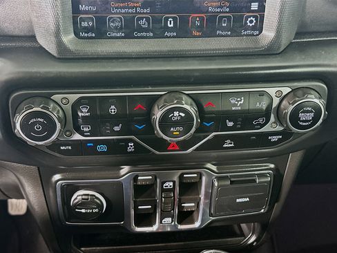 Used 2023 Jeep Wrangler Unlimited Sahara w/ Cold Weather Group AWD/4WD image 23