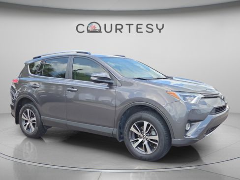 Used 2018 Toyota RAV4 XLE FWD image 7