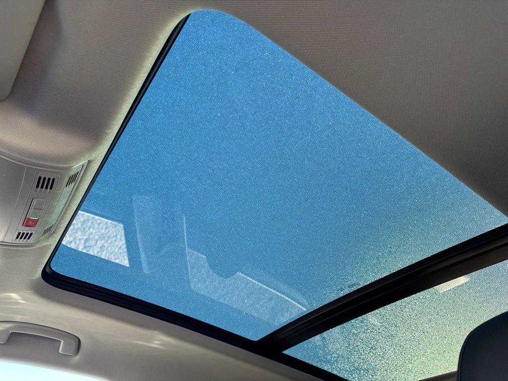 Certified 2023 Volkswagen Tiguan SE w/ Panoramic Sunroof Package FWD image 25
