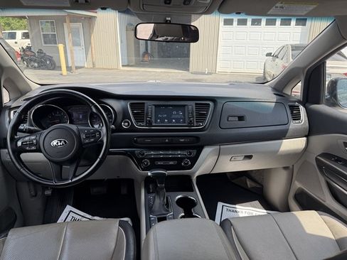 Used 2019 Kia Sedona EX FWD image 25
