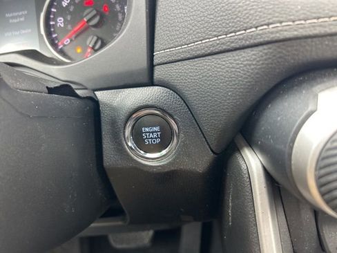 Used 2020 Toyota RAV4 XLE Premium image 19