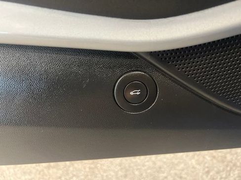Used 2017 Chevrolet Camaro LT RWD image 27