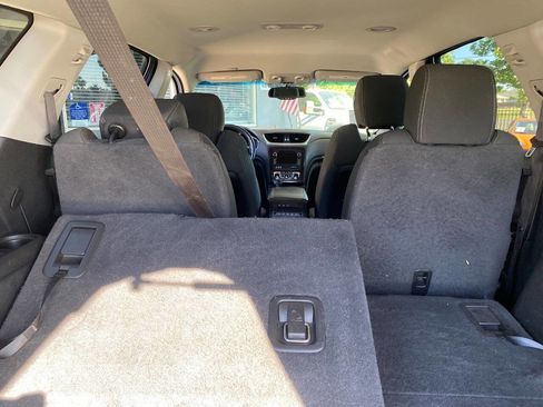 Used 2017 Chevrolet Traverse LT FWD image 15