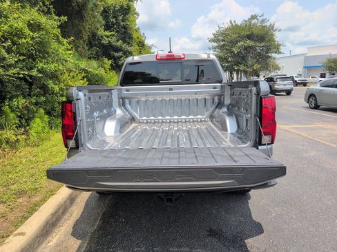 Used 2024 Chevrolet Colorado W/T RWD image 5