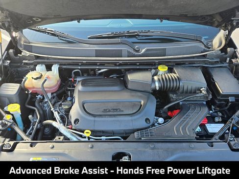 Used 2019 Chrysler Pacifica Touring-L Plus w/ Advanced Safetytec Group FWD image 17