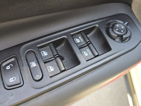 Used 2023 Jeep Renegade Trailhawk w/ Trailhawk Elite Group AWD/4WD image 27