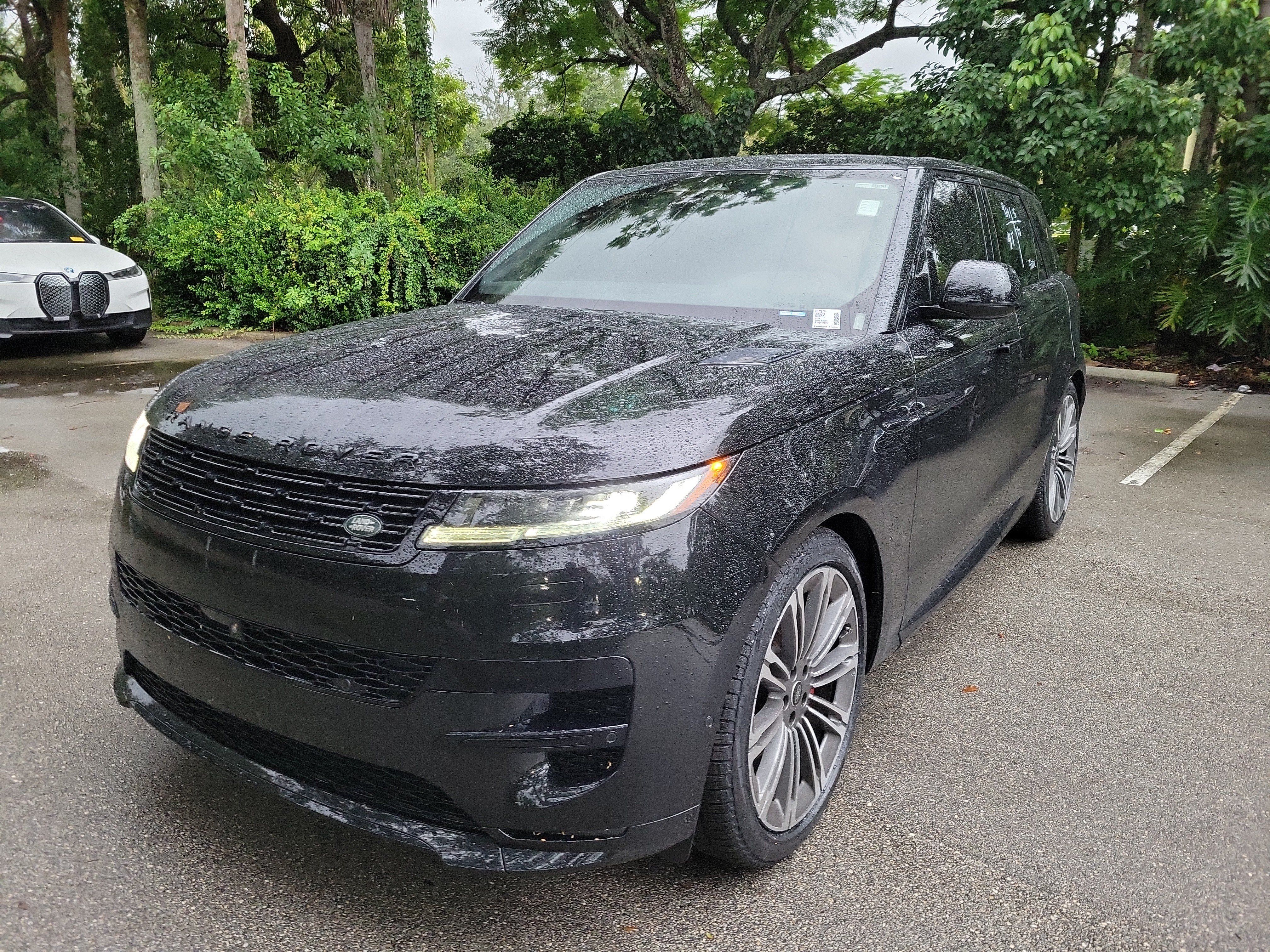 Used 2024 Land Rover Range Rover Sport Dynamic SE AWD/4WD image 2
