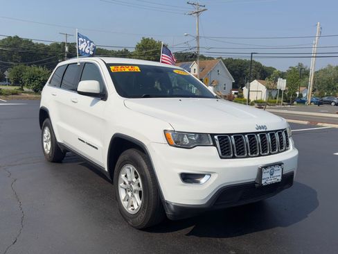 Used 2020 Jeep Grand Cherokee Laredo AWD/4WD image 3