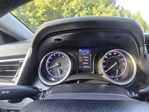 Used 2018 Toyota Camry LE FWD image 11