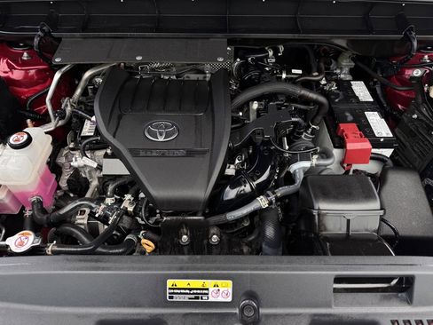 Used 2023 Toyota Highlander XLE image 32