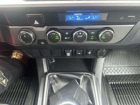 Certified 2022 Toyota Tacoma TRD Off-Road AWD/4WD image 17