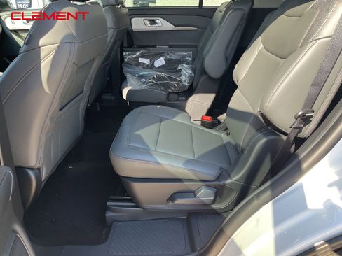 New 2025 Ford Explorer Active w/ Active Comfort Package image 31