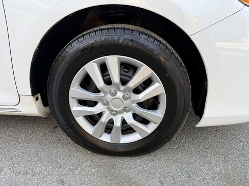 Used 2013 Toyota Camry LE FWD image 11