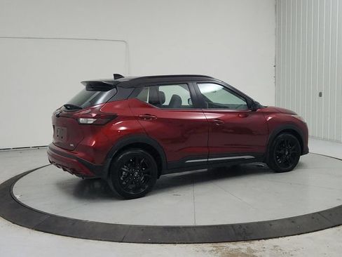 Used 2023 Nissan Kicks SR w/ SR Premium Package FWD image 7