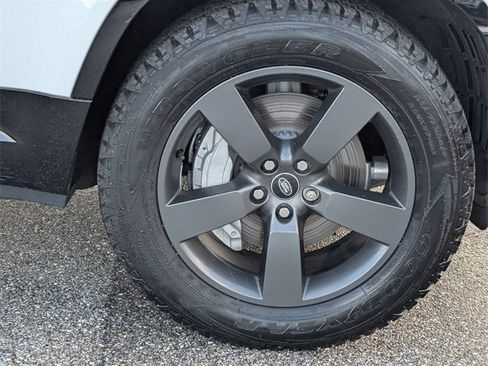 Used 2024 Land Rover Defender 110 X-Dynamic SE image 9