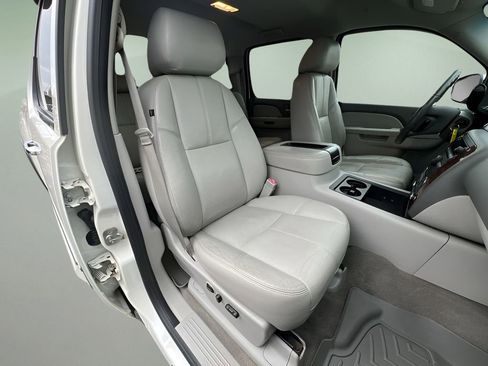 Used 2013 Chevrolet Silverado 1500 LTZ w/ LTZ White Diamond Edition image 24