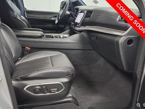 Used 2024 Jeep Wagoneer L Series II w/ Flexible Seating Group AWD/4WD image 10